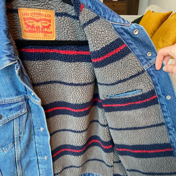 Levi’s fleece lined denim jacket - Picture 3 of 4